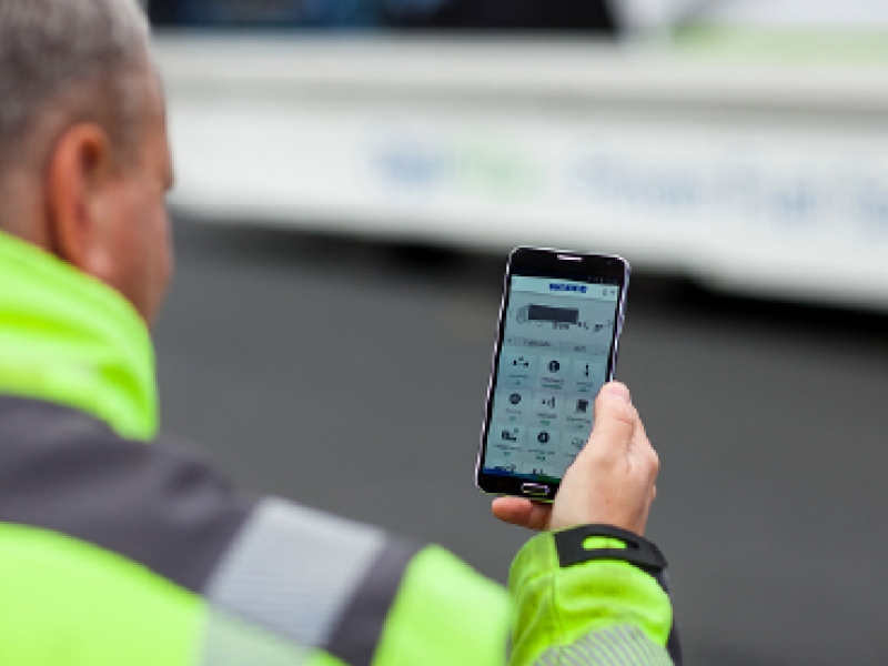 OPTILINK umožňuje monitorovať a ovládať prípojné vozidlo mobilným telefónom